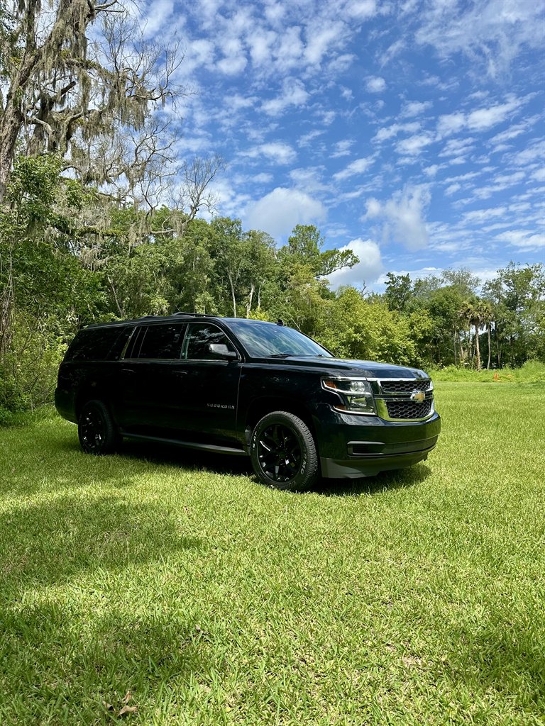 2017 Chevrolet Suburban LT - Photo 7
