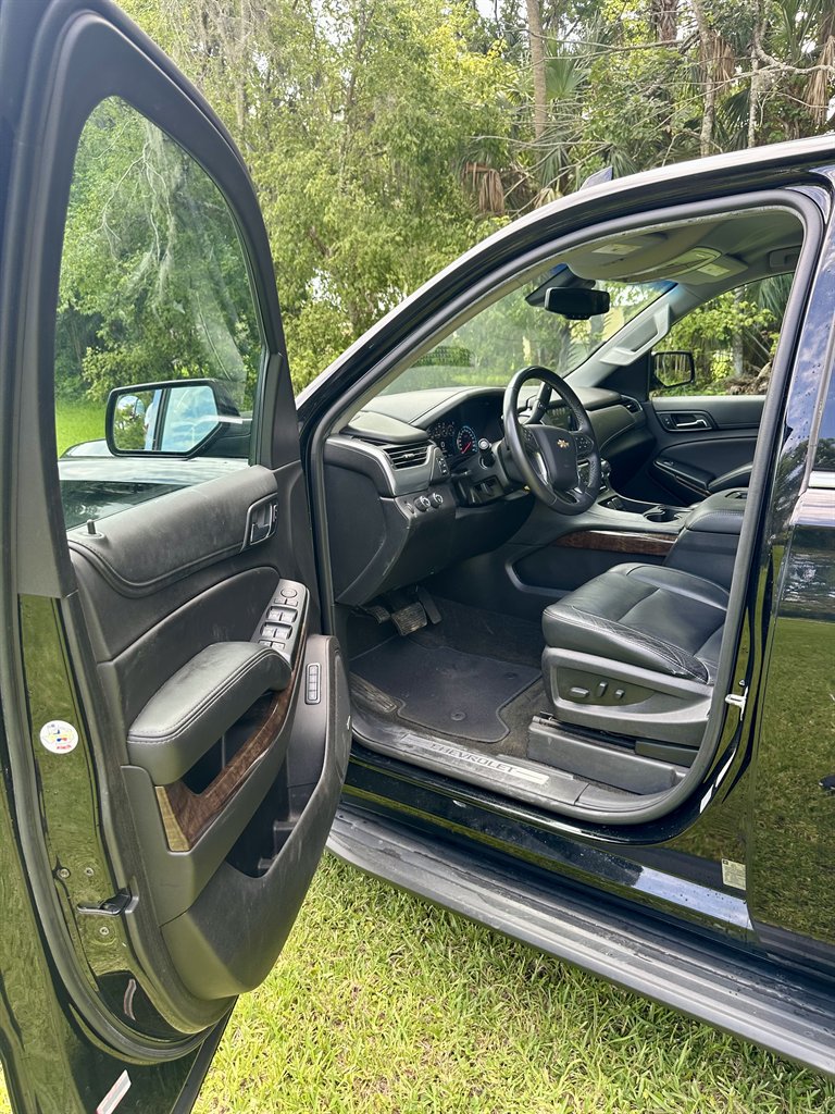 2017 Chevrolet Suburban LT - Photo 9