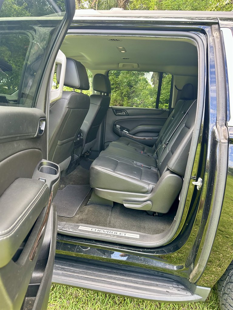 2017 Chevrolet Suburban LT - Photo 11